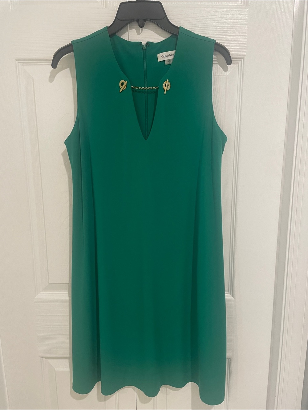 Calvin Klein Emerald Green Sleeveless V-Neck Shift Dress with Gold Accents